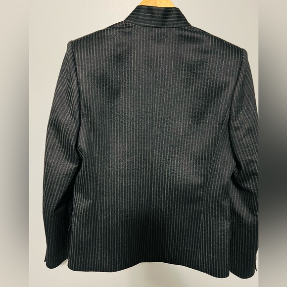 MaxMara Black and Gray Pinstripe Wool Blazer/Jacket. - Picture 8 of 15